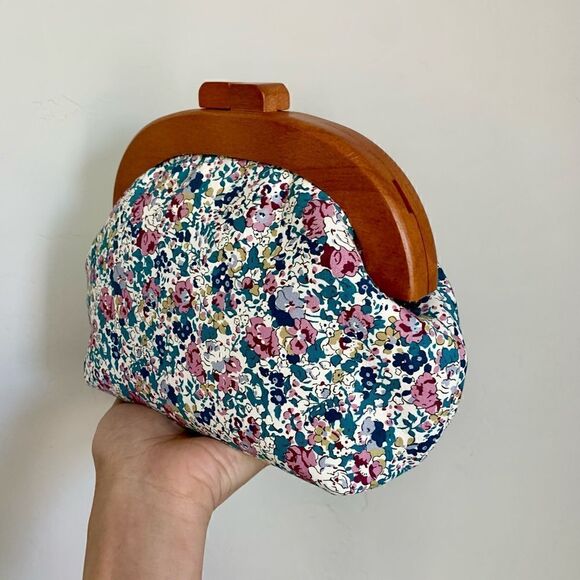 Handmade Genuine Leather Floral Printed Round Wooden Frame Clutch/CrossBody - Picture 8 of 16